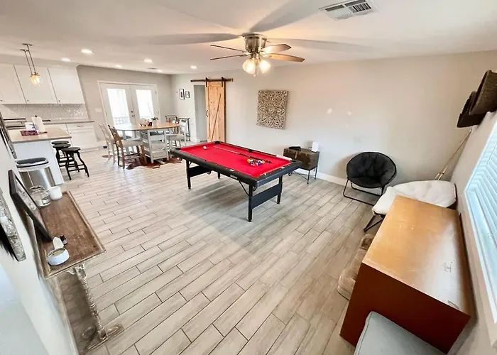 Clubhouse 1316 - 3 In Shared